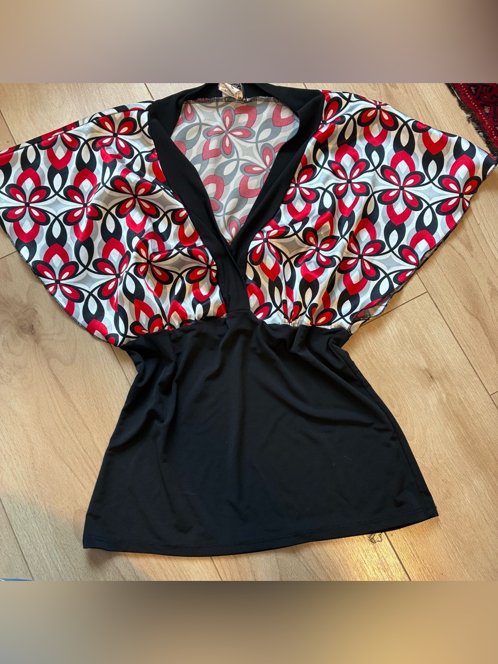 Black & Red Floral Geometric V-Neck Women's Top